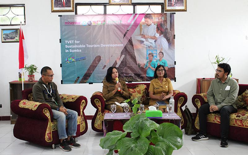 Workshop Sekolah Menengah Kejuruan (SMK) Pariwisata Menuju Sekolah Hijau untuk Mendukung Pengembangan Pariwisata Berkelanjutan di Sumba
