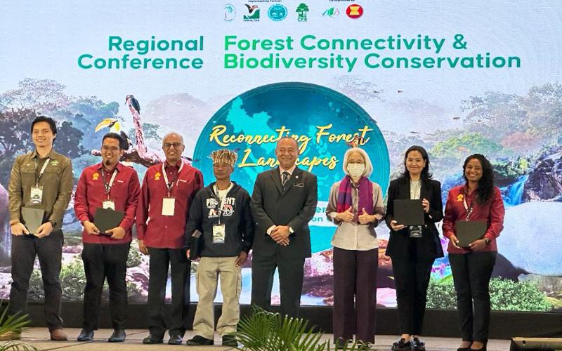 DESMA Center sebagai Pemakalah pada Regional Conference Forest Connectivity and Biodiversity Conservation: Women Empowerment in Ecotourism for Forest Conservation