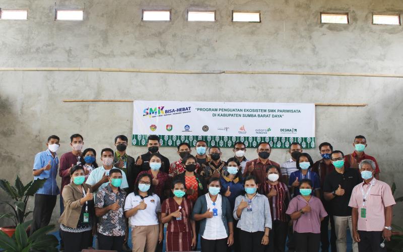 Sosialisasi Final dan Penyerahan Buku Panduan Magang Siswa Praktik Kerja Industri (PRAKERIN) SMK Pariwisata, Jurnal Instruktur dan Jurnal Pembimbing