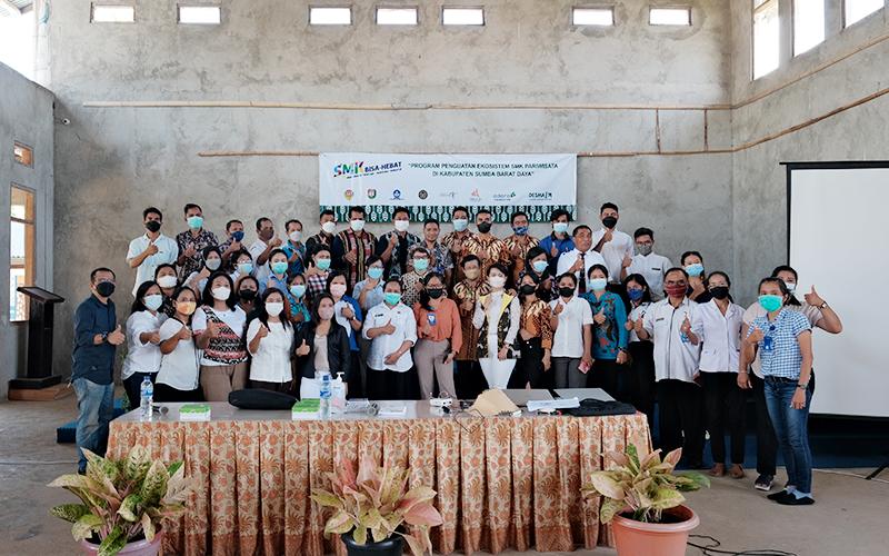 Workshop Peningkatan Kapasitas Guru SMK Pariwisata: Penyusunan CV dan Persiapan Menghadapi Wawancara Kerja bagi Lulusan SMK